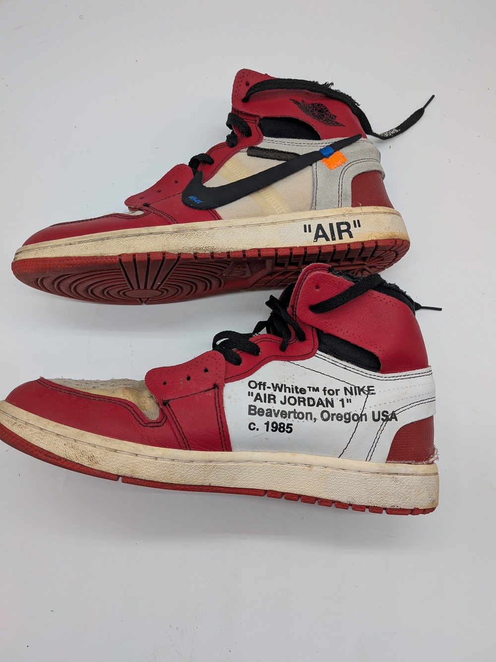 Off-White x Air Jordan 1 Retro High OG “Chicago” – Size 8